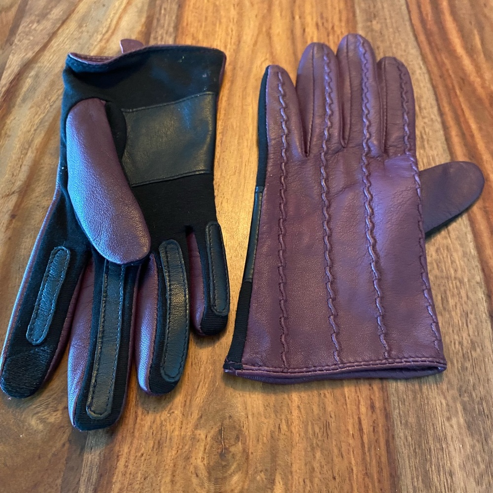PRICE DROP 
Touch Tek aubergine purple wrist length gloves